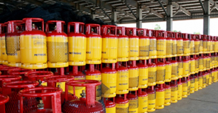 ১২ কেজি এলপিজি সিলিন্ডারের দাম বাড়ল ১২ ট