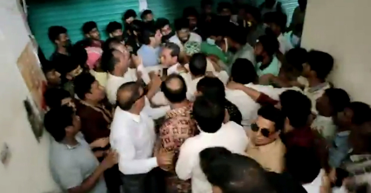 টাঙ্গাইলে বর্ধিত সভায় লাঞ্ছিত জাতীয় পার্