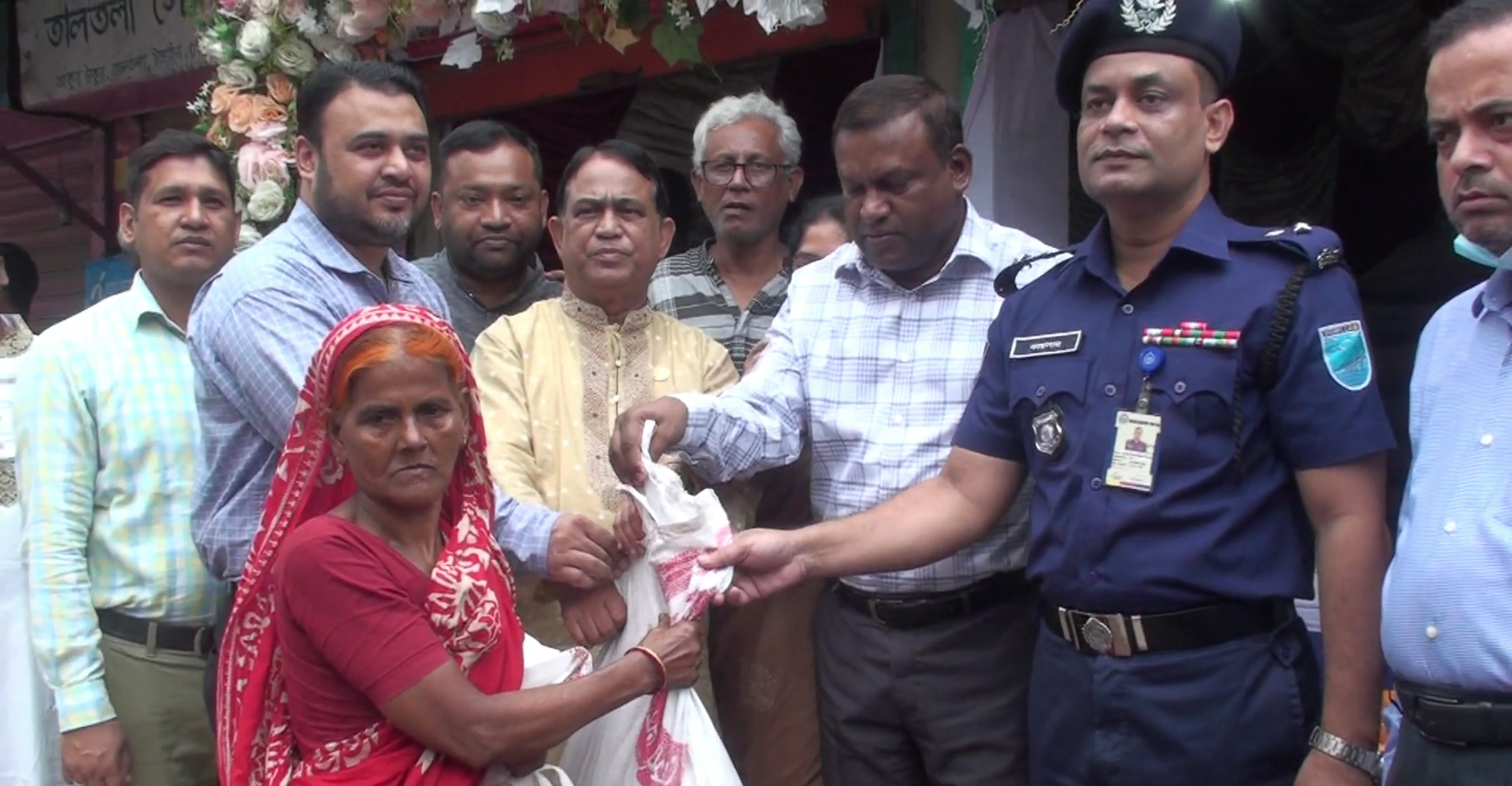 টাঙ্গাইলে ওএমএসের চাল ও আটা বিক্রি শুরু