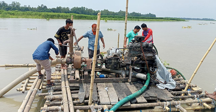 টাঙ্গাইলে তিনটি অবৈধ বাংলা ড্রেজার ধ্বংস