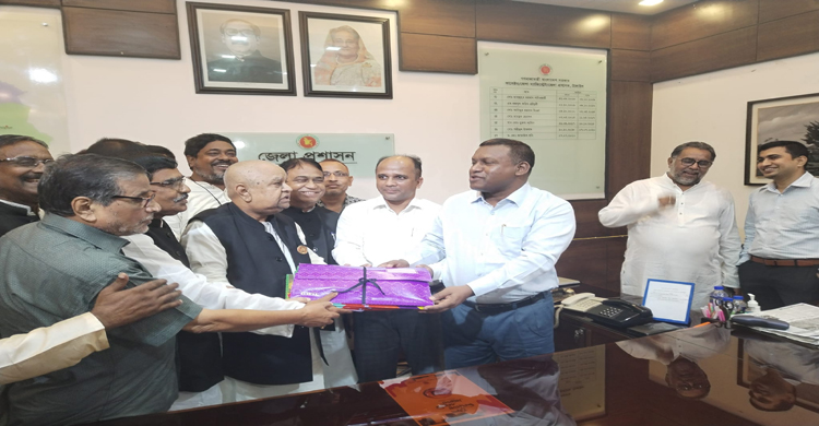 আওয়ামী লীগের সমর্থিত প্রার্থী ফারুকের মন