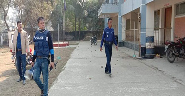 সরিষাবাড়ীতে পুলিশ তদন্তকেন্দ্রে হামলা, ৬