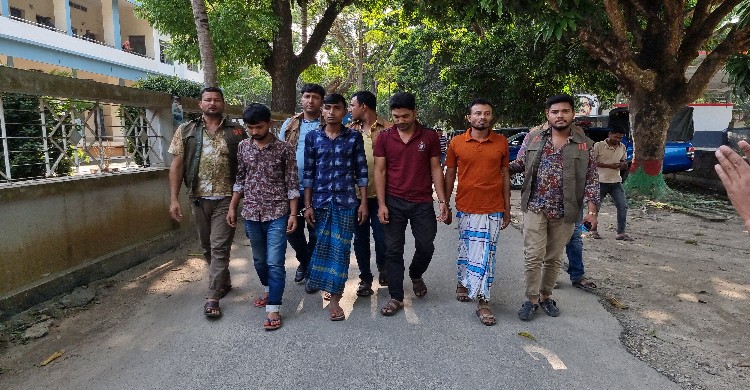 মধুপুরে চলন্ত বাসে ডাকাতির ঘটনায় ৪ গ্রেফ