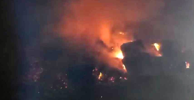 টাঙ্গাইলে কাগজের মিলে অগ্নিকান্ডে তিন লা