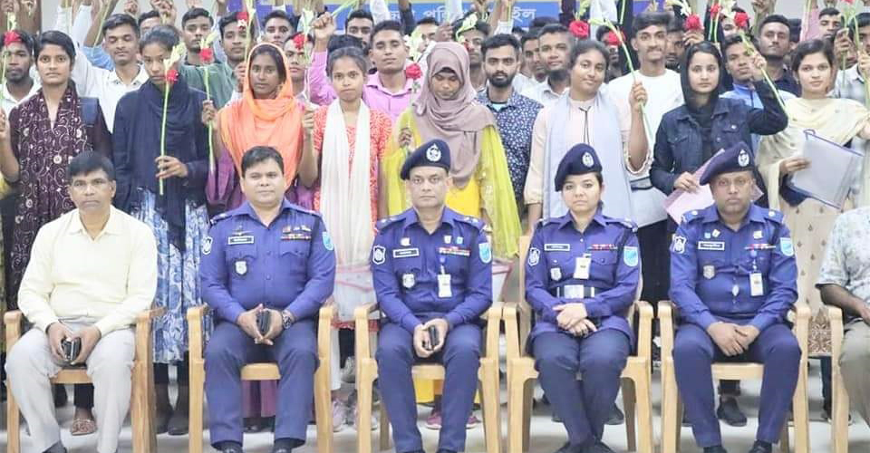 ১২০ টাকায় পুলিশে চাকরী পেলেন টাঙ্গাইলে