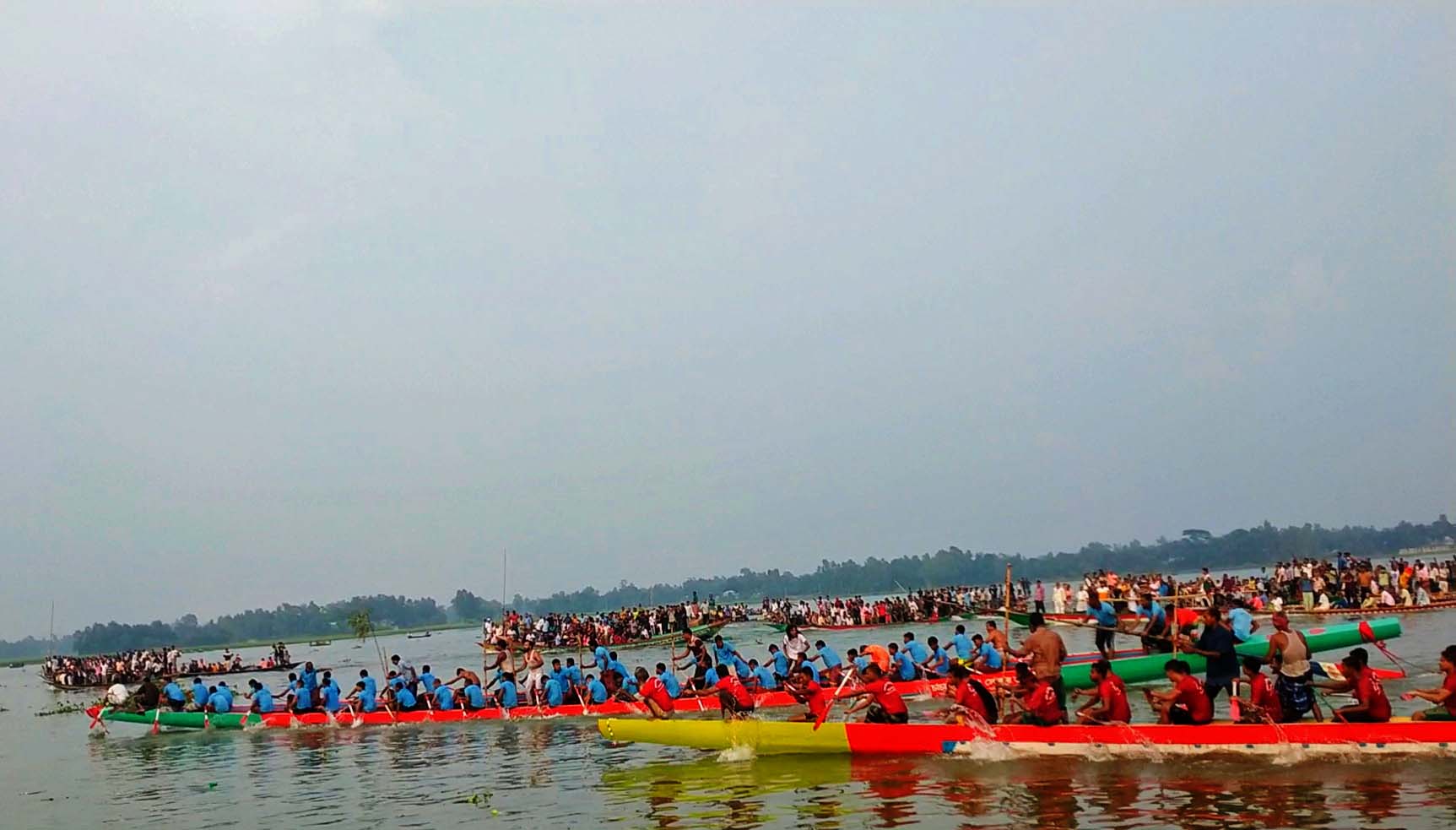 নাগরপুরে ঐতিহাসিক নৌকা বাইচ প্রতিযোগিতা