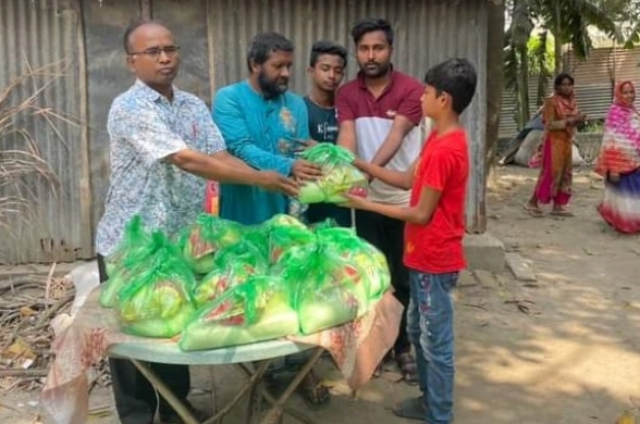 মির্জাপুরে বাড়ি বাড়ি গিয়ে ঈদ উপলক্ষে খাদ