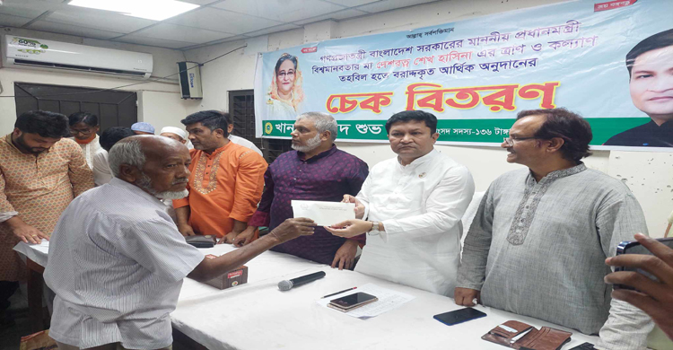 মির্জাপুরে প্রধানমন্ত্রীর অনুদানের চেক ব