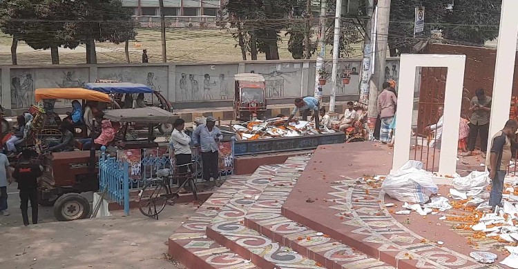 শহীদদের শ্রদ্ধা জানানো ফুলের জায়গা হল ন