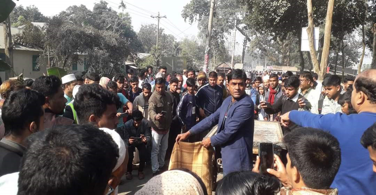 টাঙ্গাইলে ট্রাকচাপায় মোটরসাইকেল আরোহী নি