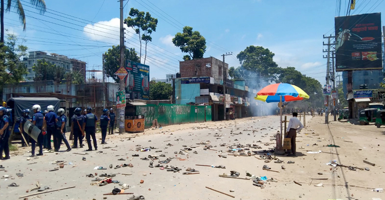 টাঙ্গাইলে পুলিশের সাথে শিক্ষার্থীদের দফা