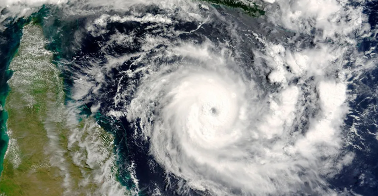 বঙ্গোপসাগরে ঘূর্ণিঝড় ‘ডানা’ নিম্নচাপে পর