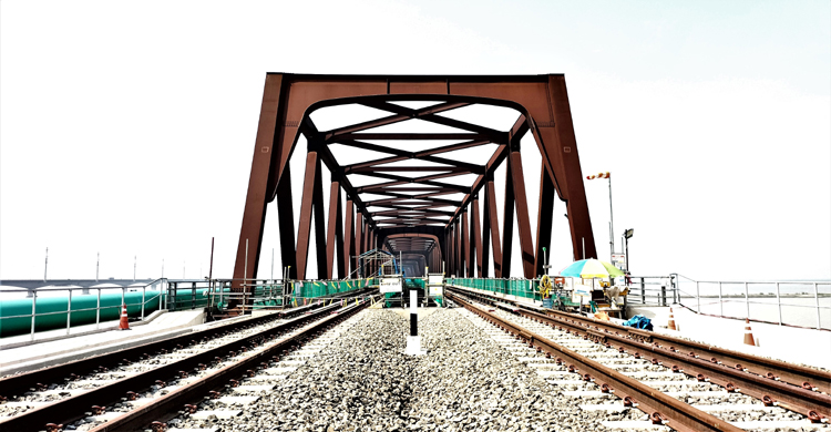 ডিসেম্বর বা জানুয়ারিতে যমুনার ওপর রেলসেত