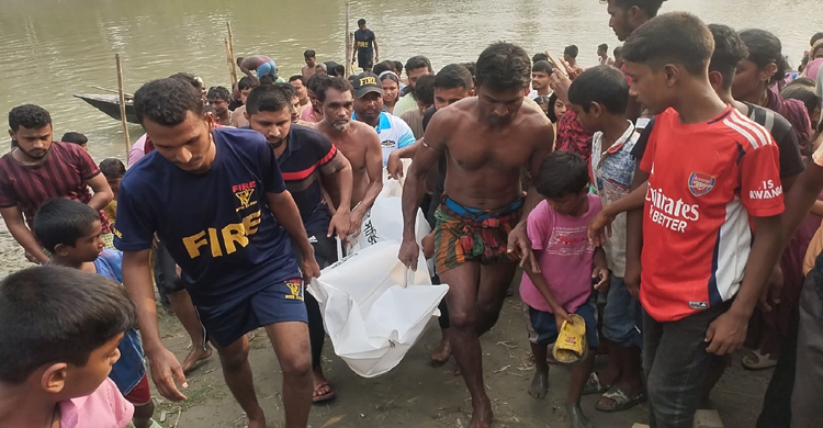 মির্জাপুরে বন্ধুদের সঙ্গে গোসলে নেমে স্ক