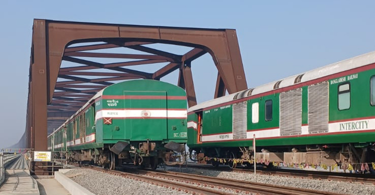 ১২০ কিলোমিটার গতিতে &lsquo;যমুনা রেল সেতুতে&rsquo; এ