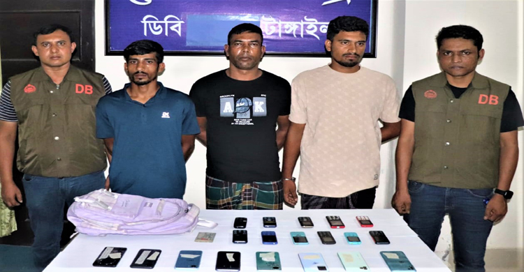 ঢাকা-টাঙ্গাইল মহাসড়কে বাসে ডাকাতির ঘটনায়