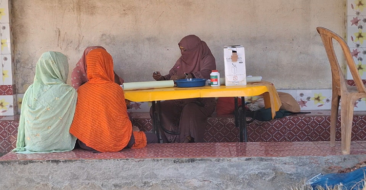 রাজনৈতিক প্রভাব দেখিয়ে স্বাস্থ্যকেন্