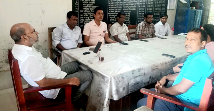 অনির্দিষ্টকালের জন্য কর্মবিরতির পালন কর়