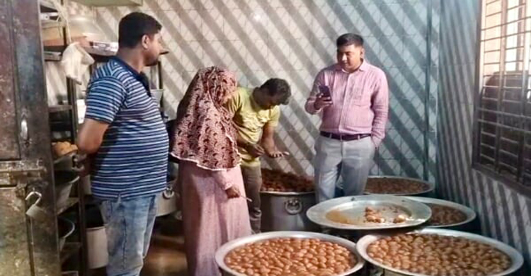 টাঙ্গাইলে গৌর ঘোষ দধি ও মিষ্টান্ন ভান্ডা