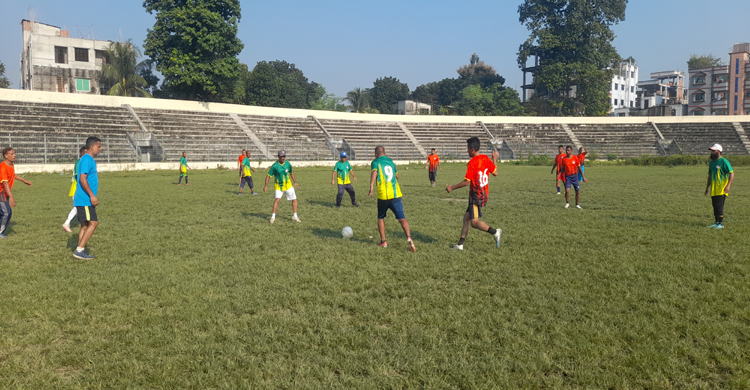 টাঙ্গাইলে শারদীয় প্রীতি ফুটবল খেলা