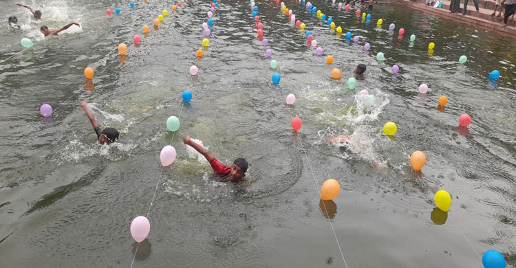তারুণ্যের উৎসবে টাঙ্গাইলে সাঁতার প্রতিযো